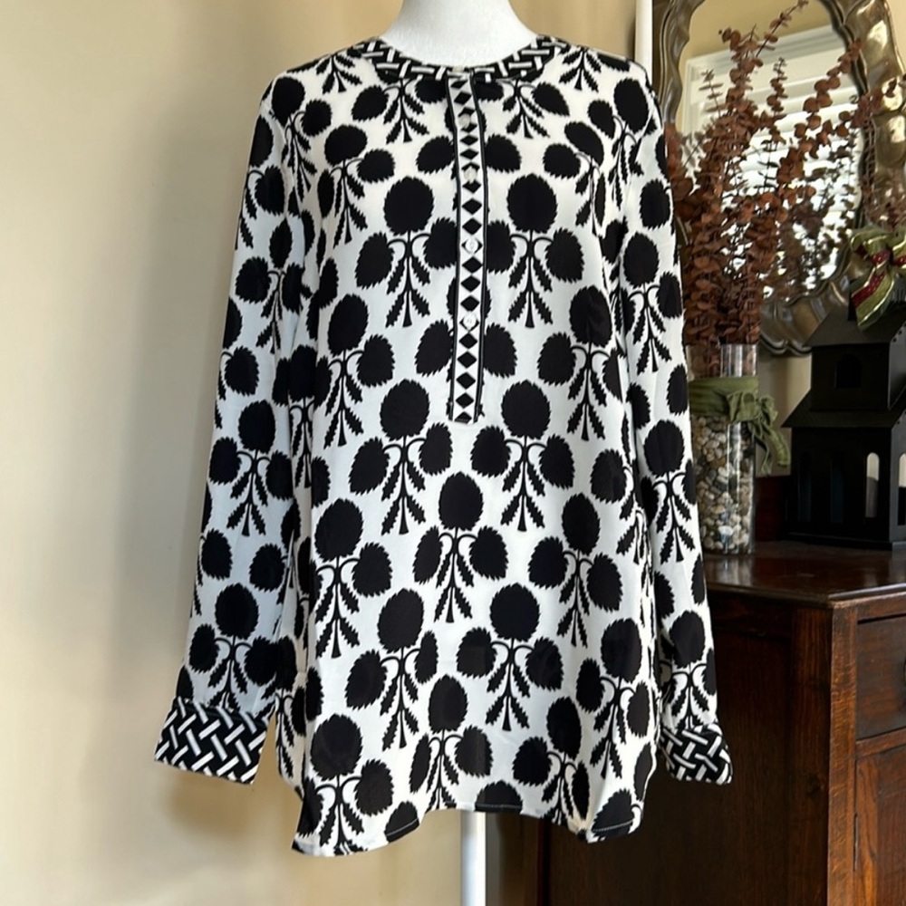 Talbots Long Sleeve top in black and white floral print. Poly. Like new. Size M